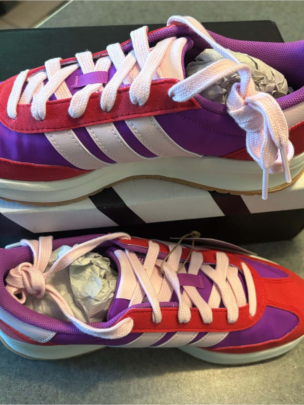 adidas Run 70s 20J size 5.5 New!